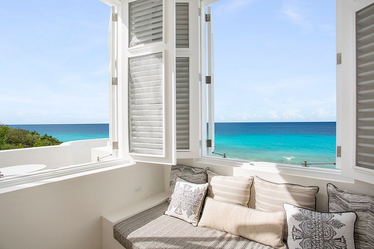 Aia014 – Villa de luxo elegante de frente para Long Bay