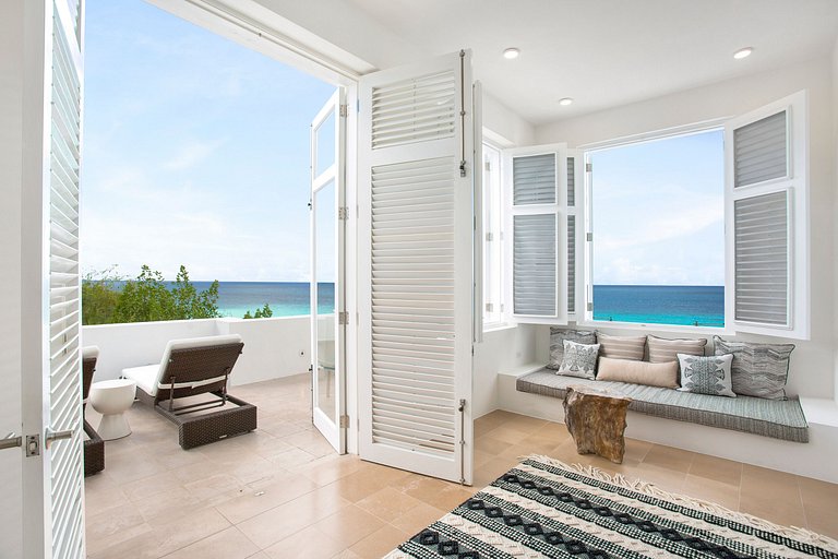 Aia014 – Villa de luxo elegante de frente para Long Bay