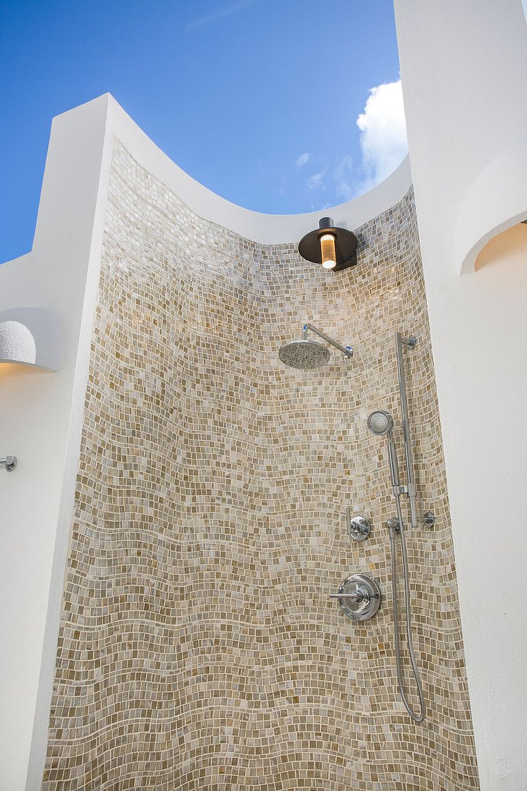 Aia014 – Villa de luxo elegante de frente para Long Bay