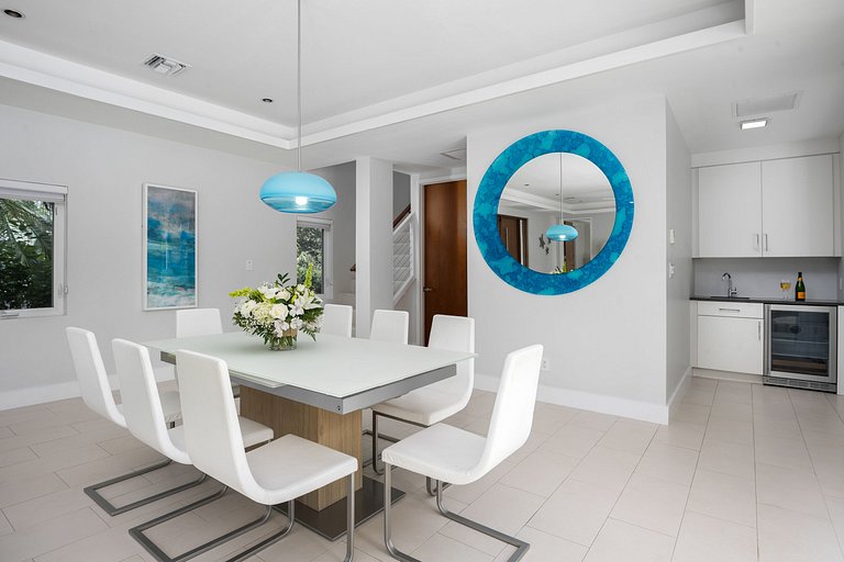 Tci014 – Contemporary coastal villa near Grace Bay