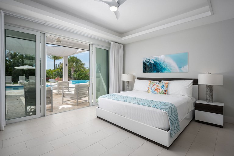 Tci014 – Contemporary coastal villa near Grace Bay
