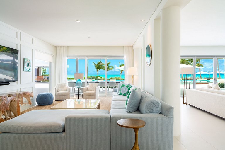 Tci003 – Modern beachfront villa in Grace Bay