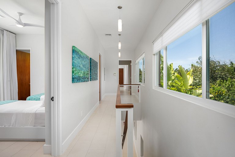 Tci014 – Contemporary coastal villa near Grace Bay