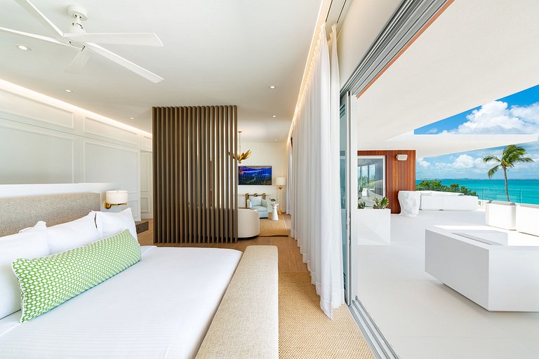 Tci003 – Modern beachfront villa in Grace Bay