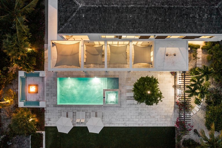 Tci014 – Contemporary coastal villa near Grace Bay