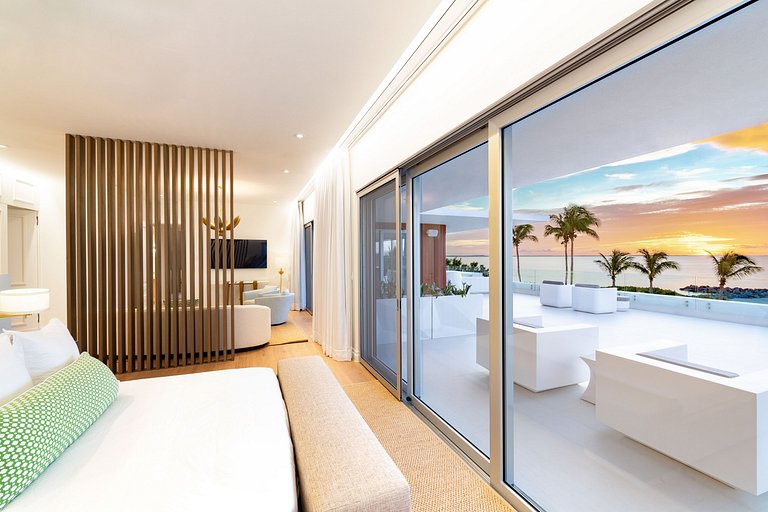 Tci003 – Modern beachfront villa in Grace Bay