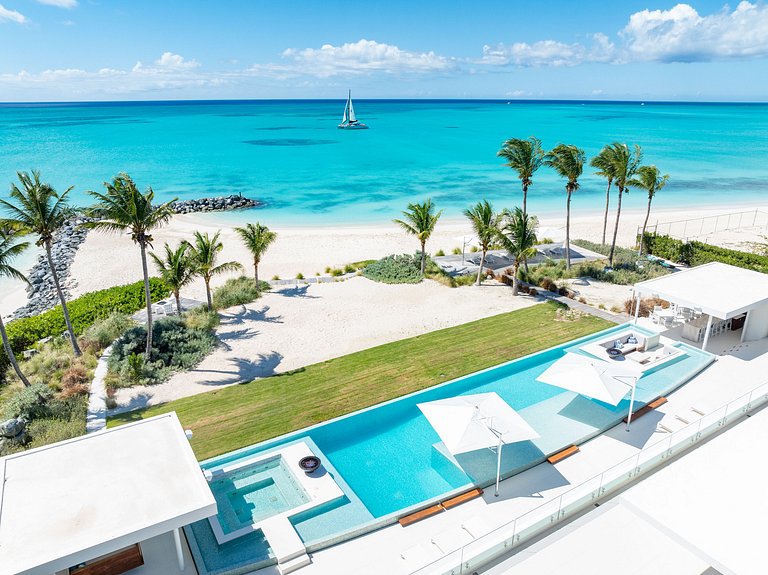 Tci003 – Vila moderna à beira-mar em Grace Bay