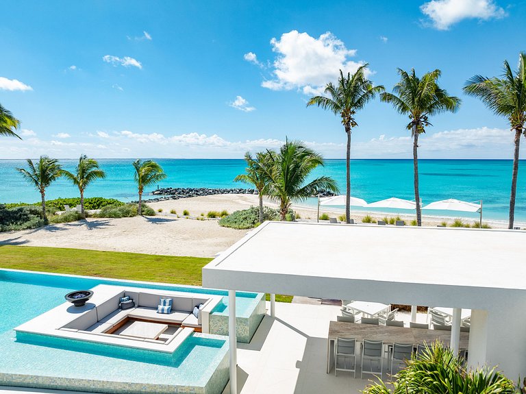 Tci003 – Modern beachfront villa in Grace Bay