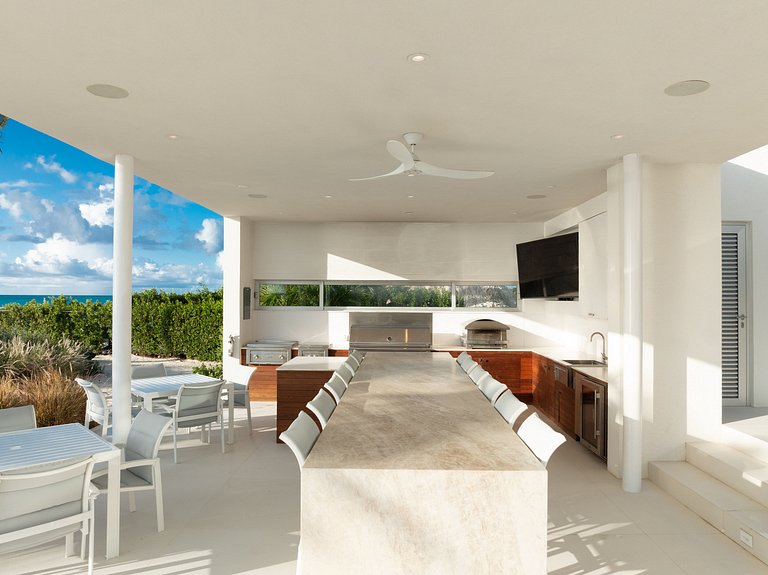 Tci003 – Vila moderna à beira-mar em Grace Bay