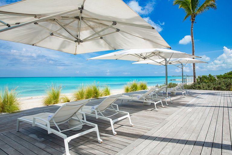 Tci003 – Modern beachfront villa in Grace Bay