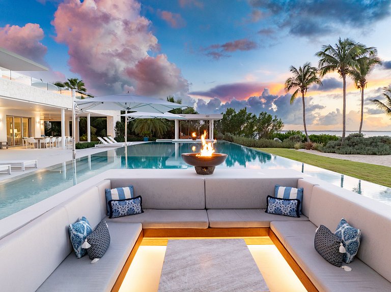 Tci003 – Vila moderna à beira-mar em Grace Bay