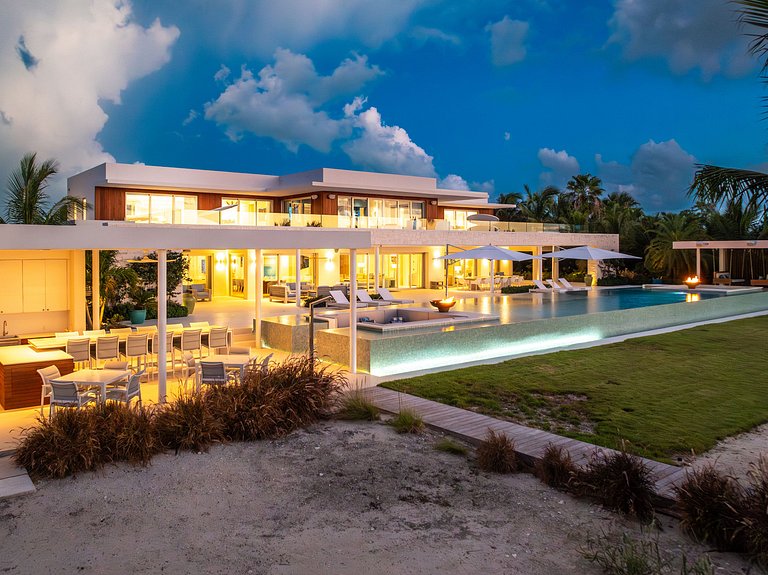 Tci003 – Moderna villa frente al mar en Grace Bay