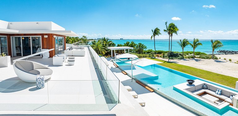 Tci003 – Moderna villa frente al mar en Grace Bay