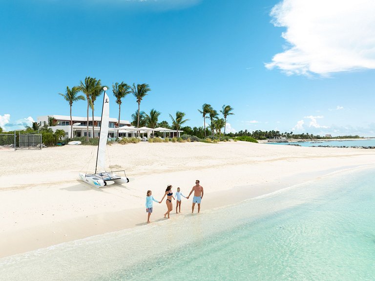 Tci003 – Modern beachfront villa in Grace Bay