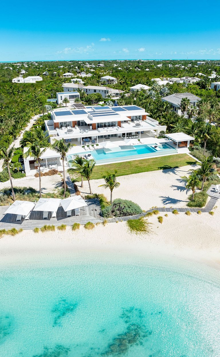 Tci003 – Modern beachfront villa in Grace Bay