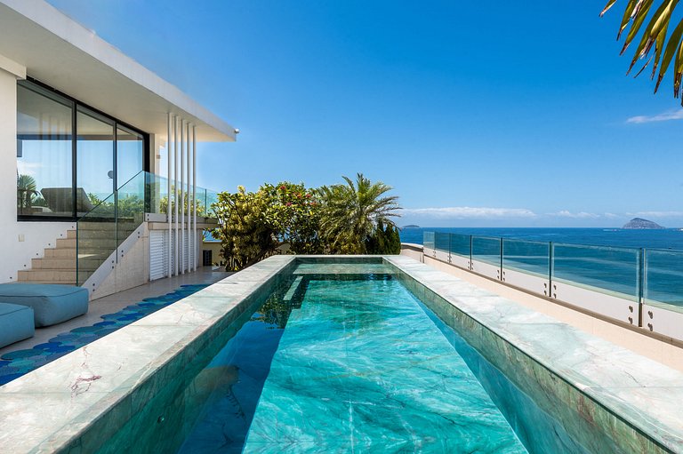Rio001 - Breathtaking beachfront penthouse