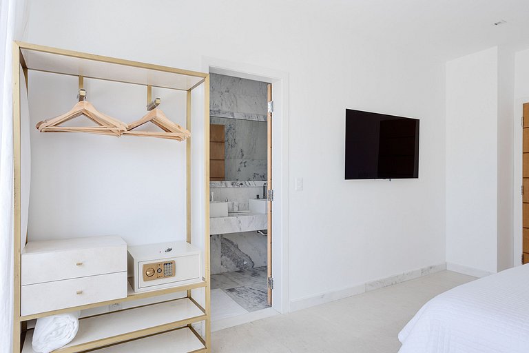 Rio001 - Exclusive Beachfront Penthouse in Copacabana for Sa