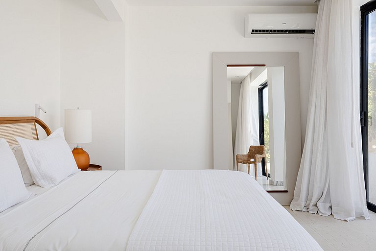 Rio001 - Exclusive Beachfront Penthouse in Copacabana for Sa