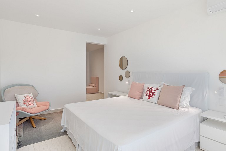 Rio001 - Exclusive Beachfront Penthouse in Copacabana for Sa