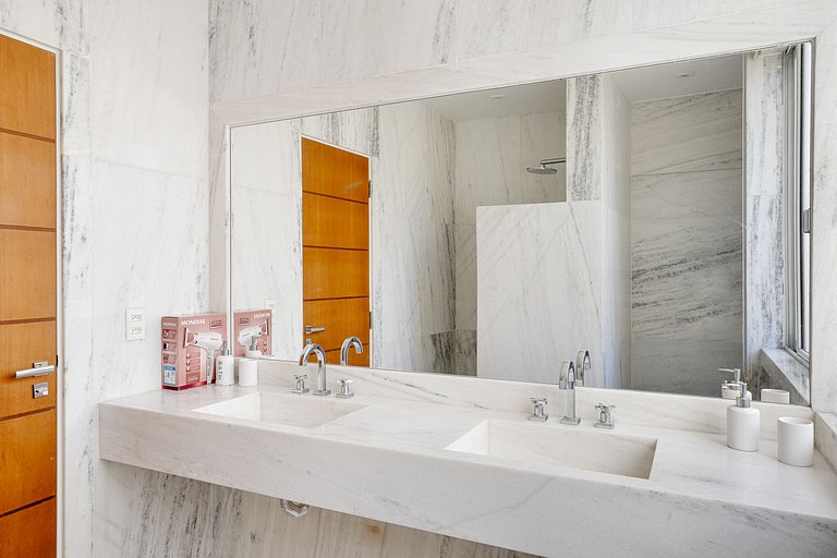 Rio001 - Exclusive Beachfront Penthouse in Copacabana for Sa