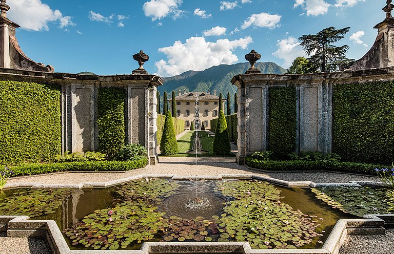 Lom002 - Palais Italien sur le Lac de Côme