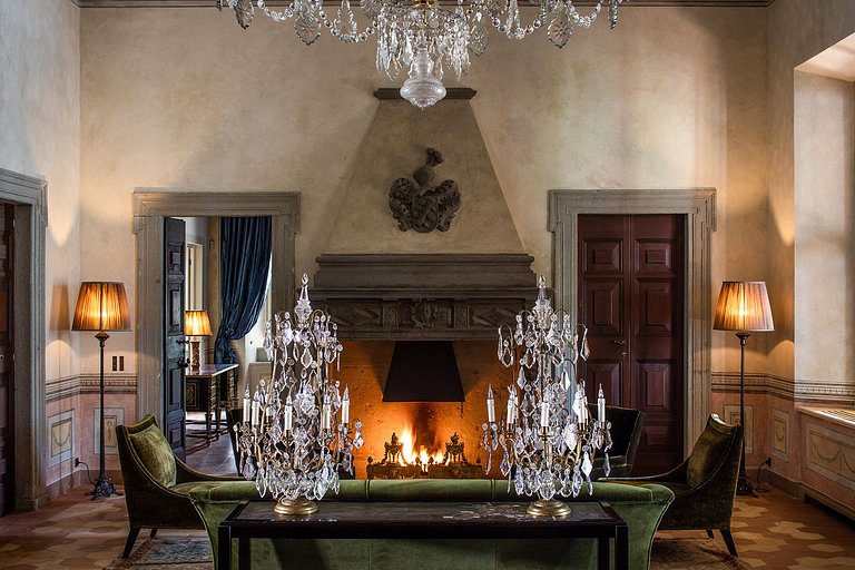 Lom002 - Italian Palace on Lake Como