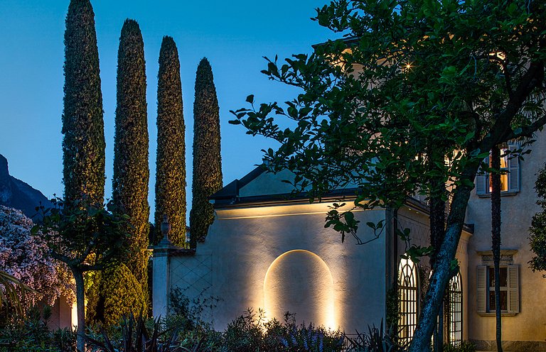Lom002 - Italian Palace on Lake Como