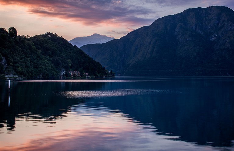 Lom002 - Italian Palace on Lake Como