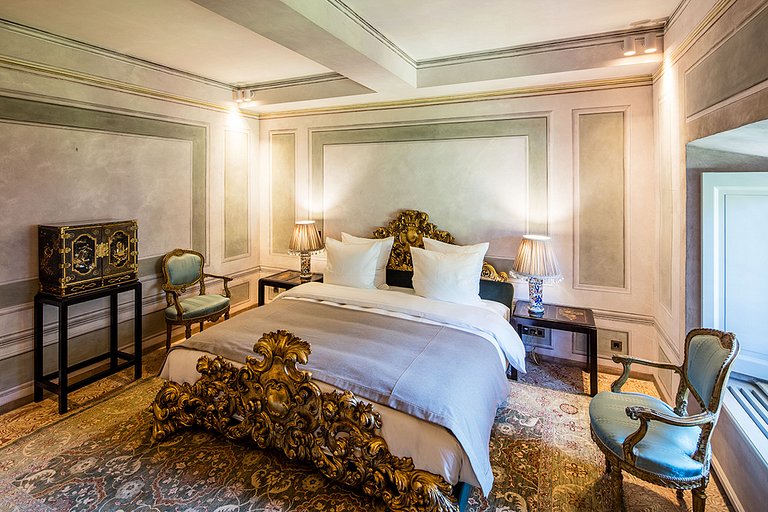 Lom002 - Italian Palace on Lake Como