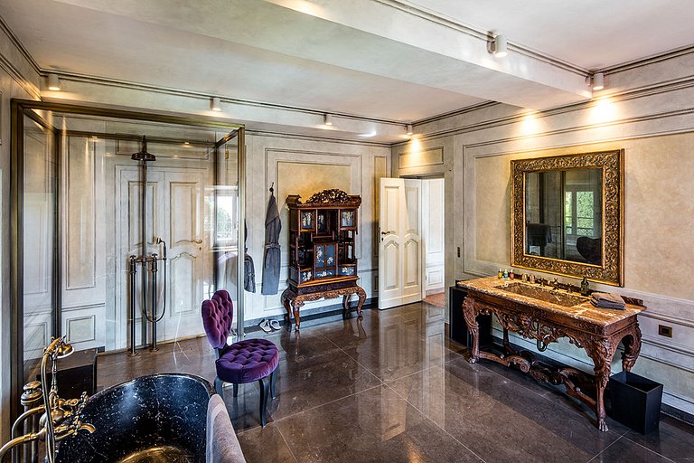 Lom002 - Palais Italien sur le Lac de Côme