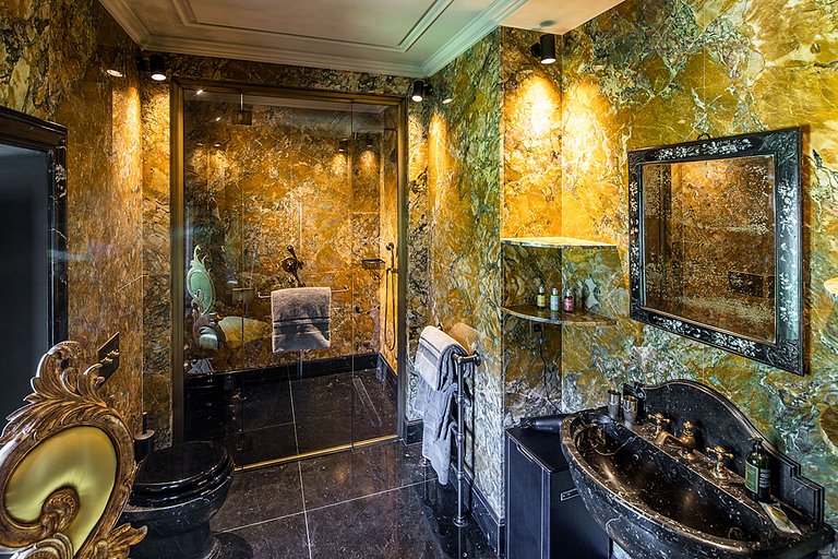 Lom002 - Palais Italien sur le Lac de Côme