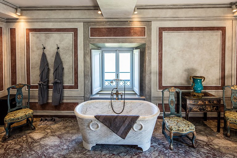 Lom002 - Palais Italien sur le Lac de Côme