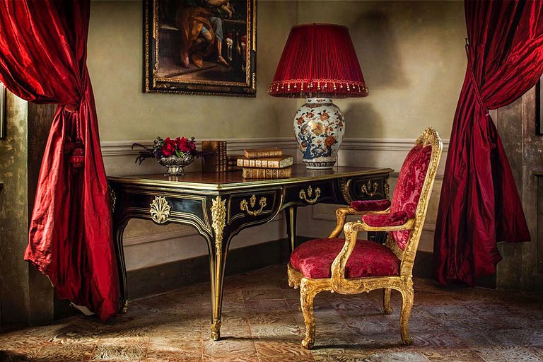 Lom002 - Italian Palace on Lake Como