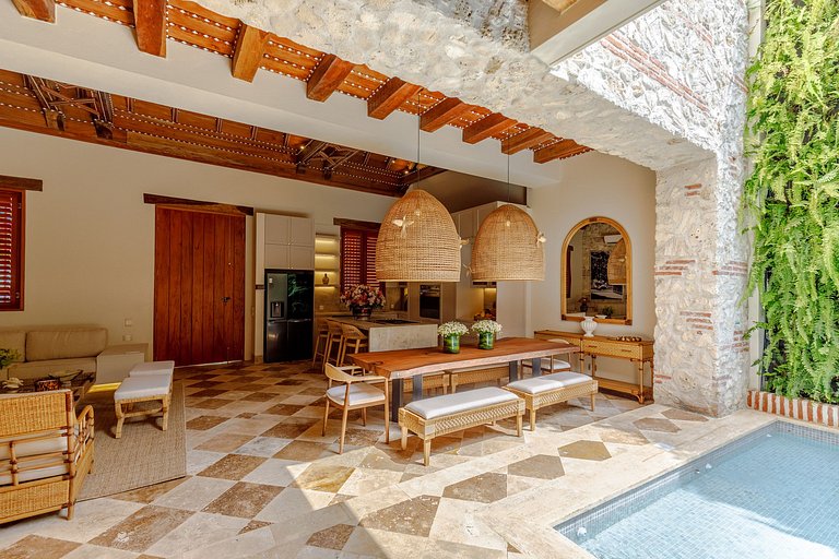 Car015 – Luxury stylish house in Getsemani