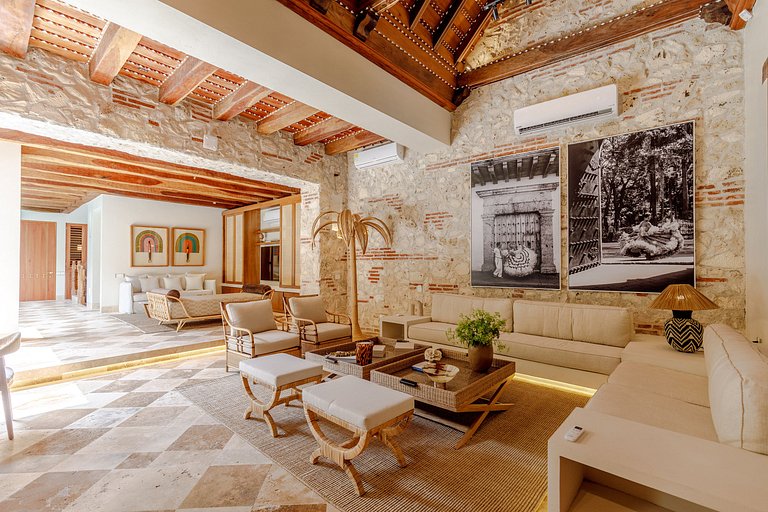 Car015 – Luxury stylish house in Getsemani