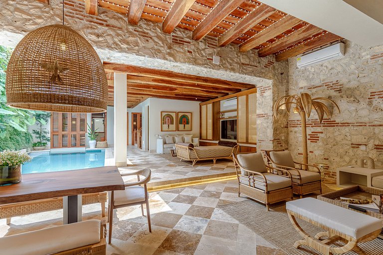 Car015 – Luxury stylish house in Getsemani