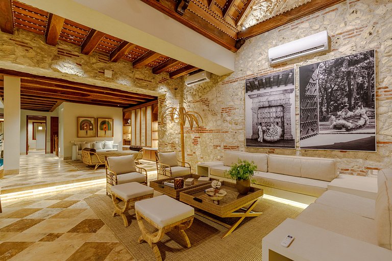 Car015 – Luxury stylish house in Getsemani