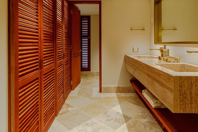 Car015 – Luxury stylish house in Getsemani