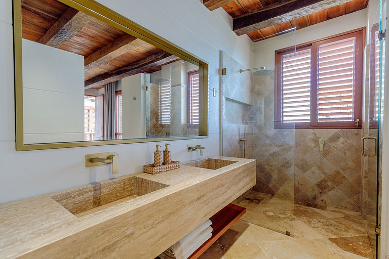 Car015 – Luxury stylish house in Getsemani