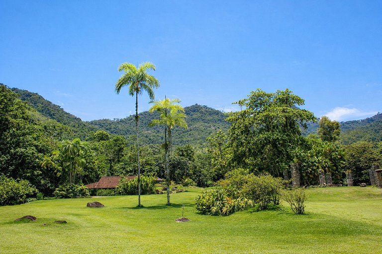 Ang054 - A Tropical Sanctuary in Porto Frade