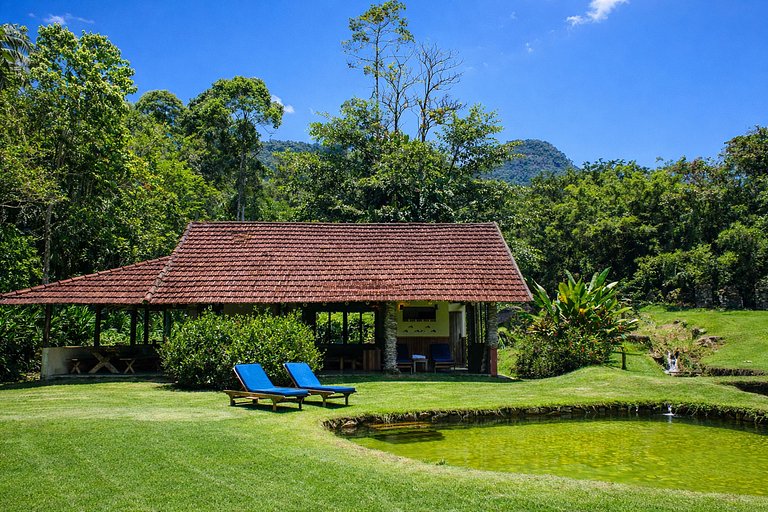 Ang054 - A Tropical Sanctuary in Porto Frade