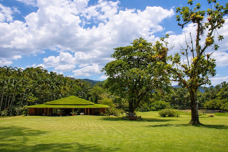Ang054 - A Tropical Sanctuary in Porto Frade