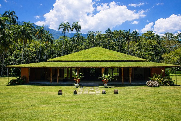 Ang054 - A Tropical Sanctuary in Porto Frade