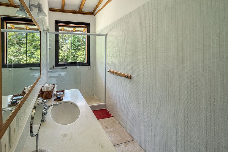 Ang054 - A Tropical Sanctuary in Porto Frade