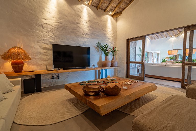 Bah074 - Imposing house over Trancoso River valley