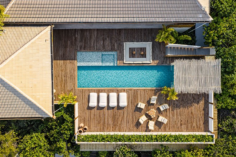 Bah074 - Imposing house over Trancoso River valley