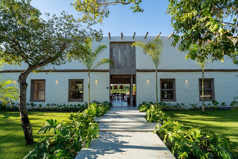 Bah074 - Imposing house over Trancoso River valley