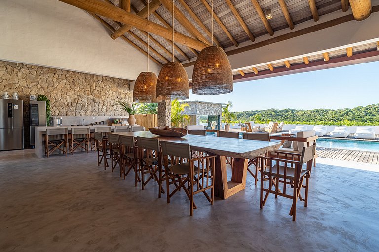 Bah074 - Imposing house over Trancoso River valley