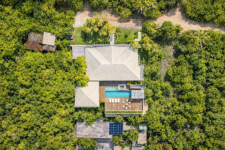 Bah074 - Imposing house over Trancoso River valley
