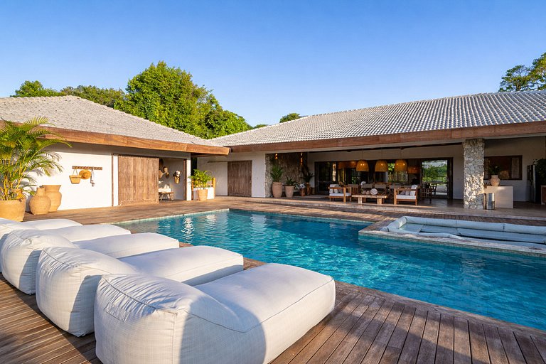 Bah074 - Imposing house over Trancoso River valley